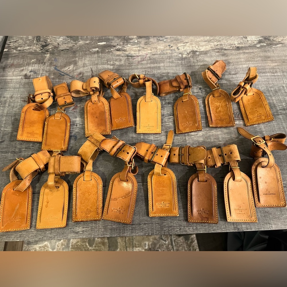 16 Louis Vuitton Luggage Tag & Poignant Sets